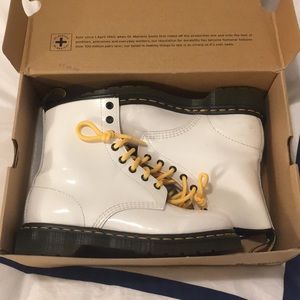 Dr Martens Boots 1460 W White